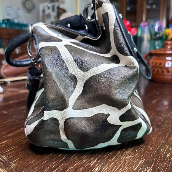 Giraffe Print Handbag With Black Handles & Silver Hardware - Picture 5 of 8